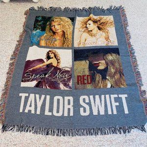Official "Taylor Swift" Woven Throw Blanket!